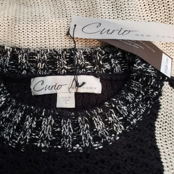 Brand New With  Tags Unique knit patched sweater - Picture 4 of 5